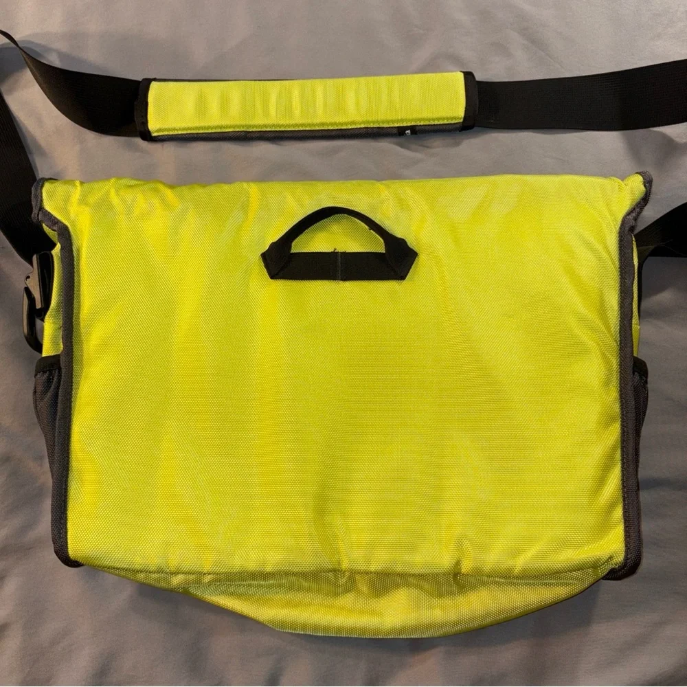 Columbia Titanium Laptop Messenger Bag Nylon Green/Black Organizer Pockets EUC